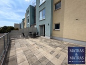 Pronájem bytu 1+kk s velkou terasou, cena 18000 CZK / objekt / měsíc, nabízí Matras & Matras reality