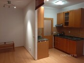 Pronájem 1+KK u metra Českomoravksá, cena 16000 CZK / objekt / měsíc, nabízí 