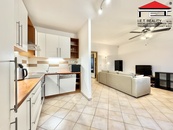 Prodej bytu 4+kk se zasklenou lodžií v blízkostí přírody (99,6 m2), cena 10790000 CZK / objekt, nabízí 