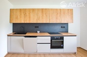PRODEJ ZREKONSTRUOVANÉHO BYTU 2+1 68 m2+ TERASA 26 m2+GARÁŽ 21 m2, BRNO-CHRLICE, cena 8999000 CZK / objekt, nabízí 