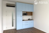 Pronájem moderního ateliéru 1+kk s terasou - Allrisk MERIDIEM, Brno-Komárov, cena 18000 CZK / objekt / měsíc, nabízí 