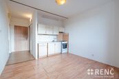 Prodej bytu 2+kk (42 m2) se zasklenou lodžií (5 m2), šatnou a krásným výhledem do lesů, na ul. Proko, cena 6900000 CZK / objekt, nabízí 