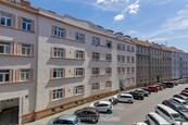 Prodej dvoupodlažního bytu s 8mi pokoji, 2 koupelny, terasa i sauna, ul. Alšova, Znojmo, cena 13990000 CZK / objekt, nabízí 