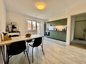 Byt po kompletní rekonstrukci s vybavením 2+1 s balkónem, 57 m2, ul. Došlíkova 40, cena 25000 CZK / objekt / měsíc, nabízí CENTURY 21 All Inclusive Estates