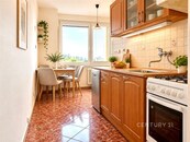 Pronájem útulného bytu 2+1 balkonem v klidné části Brna-Bystrce, cena 21000 CZK / objekt / měsíc, nabízí CENTURY 21 All Inclusive Estates