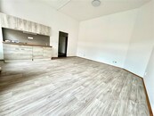 Pronájem bytu 1+kk na ulici Tkalcovská, cena 13000 CZK / objekt / měsíc, nabízí 