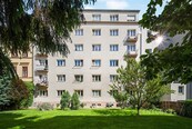 Světlý byt 2+1 v Černých Polích s výhledem do klidné zahrady, cena 7490000 CZK / objekt, nabízí 