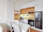 PRONÁJEM PROSTORNÉHO BYTU 1+KK, PO KOMPLETNÍ REKONSTRUKCI, ZAŘÍZENÝ - BRNO, UL. ČERNÉHO, cena 12900 CZK / objekt / měsíc, nabízí ACROSS HOME s.r.o.